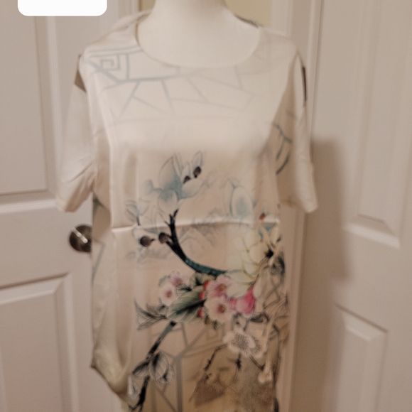 Satin blouses - Picture 3 of 3